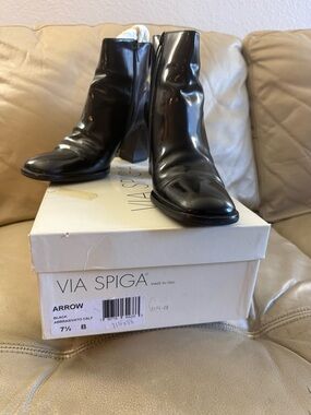 Via Spiga Black Patent Leather Ankle Boots with Block Heel